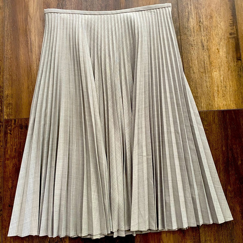 Anne Klein pleated skirt size 8